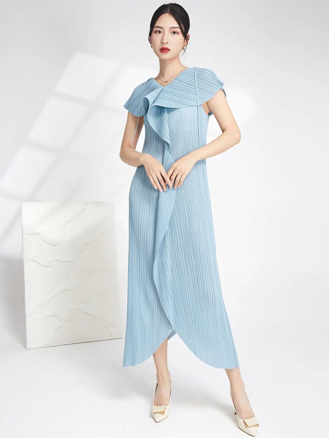 Miyake robe plissée irrégulière à col en v sans manches coréenne