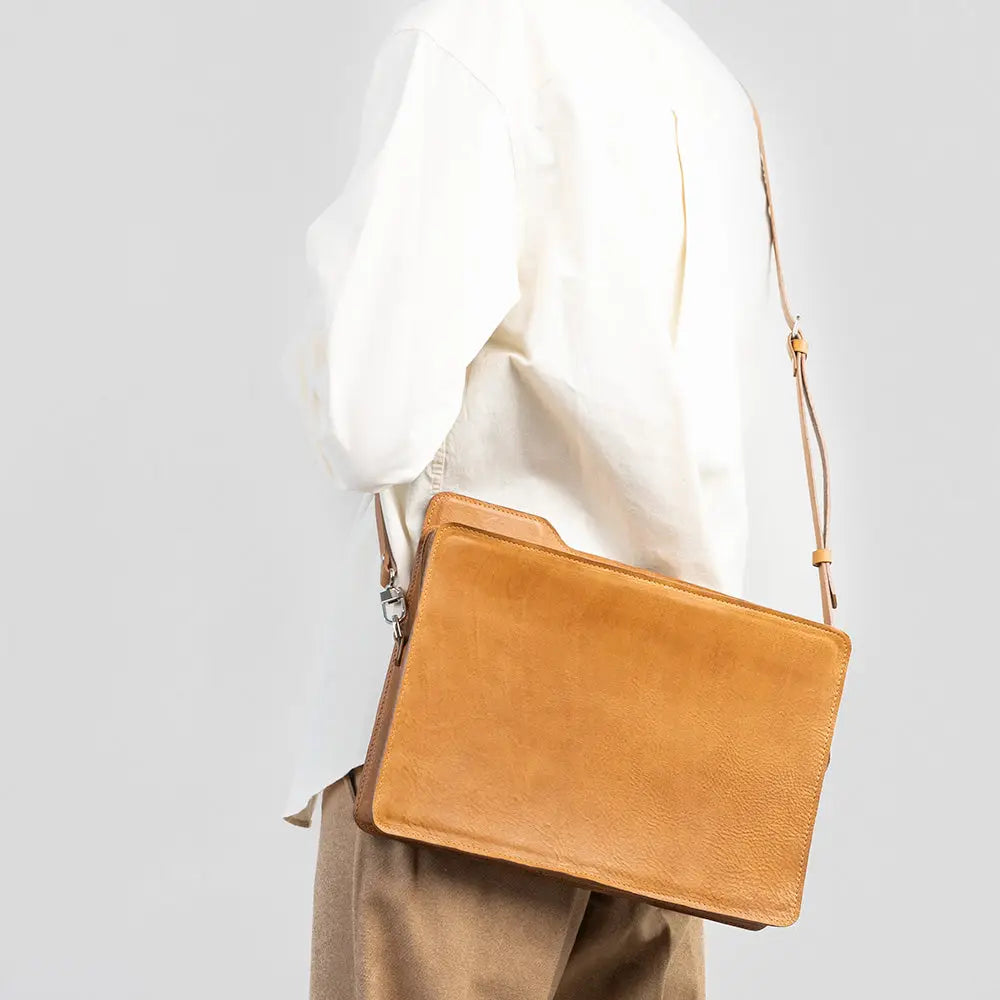 Leather bag - the file - Camel