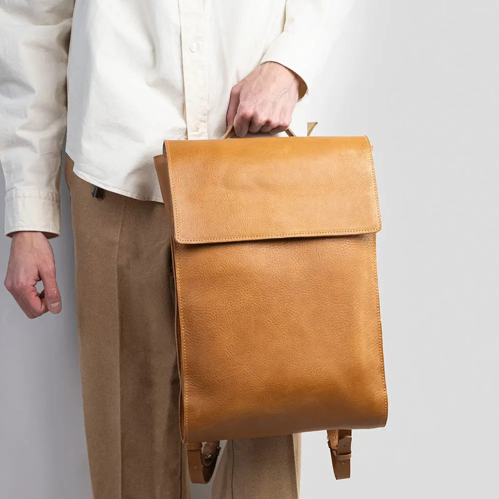 Leather laptop backpack - the minimalist (camel) - Camel