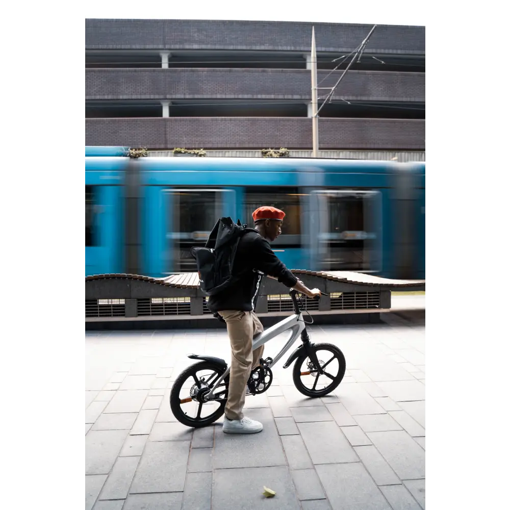 Official carbon black e-bike with built-in speakers &