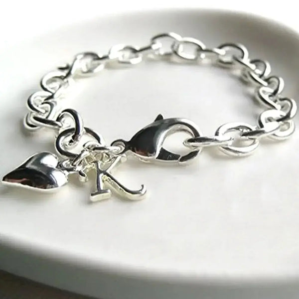 Personalised initial & heart charm cable bracelet y Nexellus