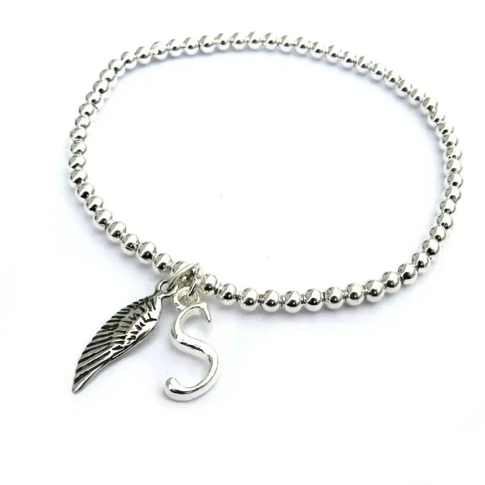 Personalised initial & mini feather charm beaded bracelet u Nexellus