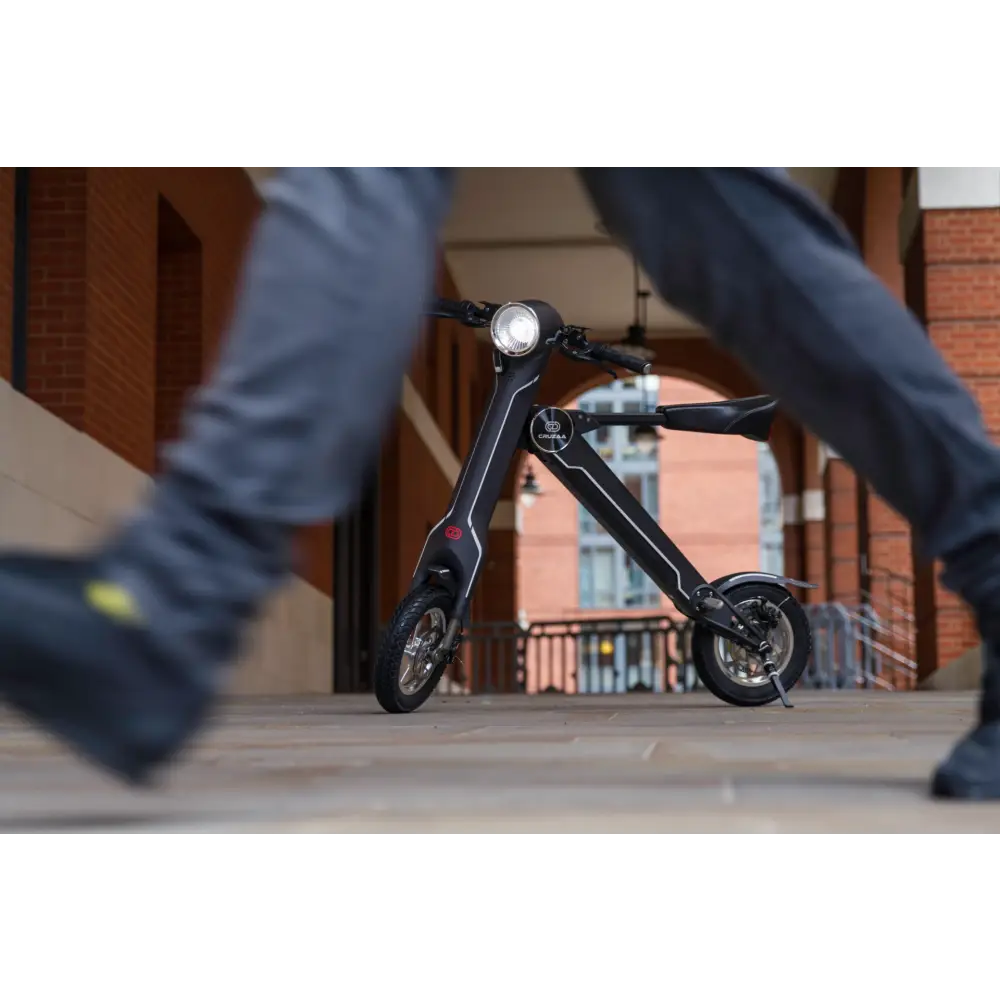 The cruzaa pro electric scooter - 45km range & 35kmh top