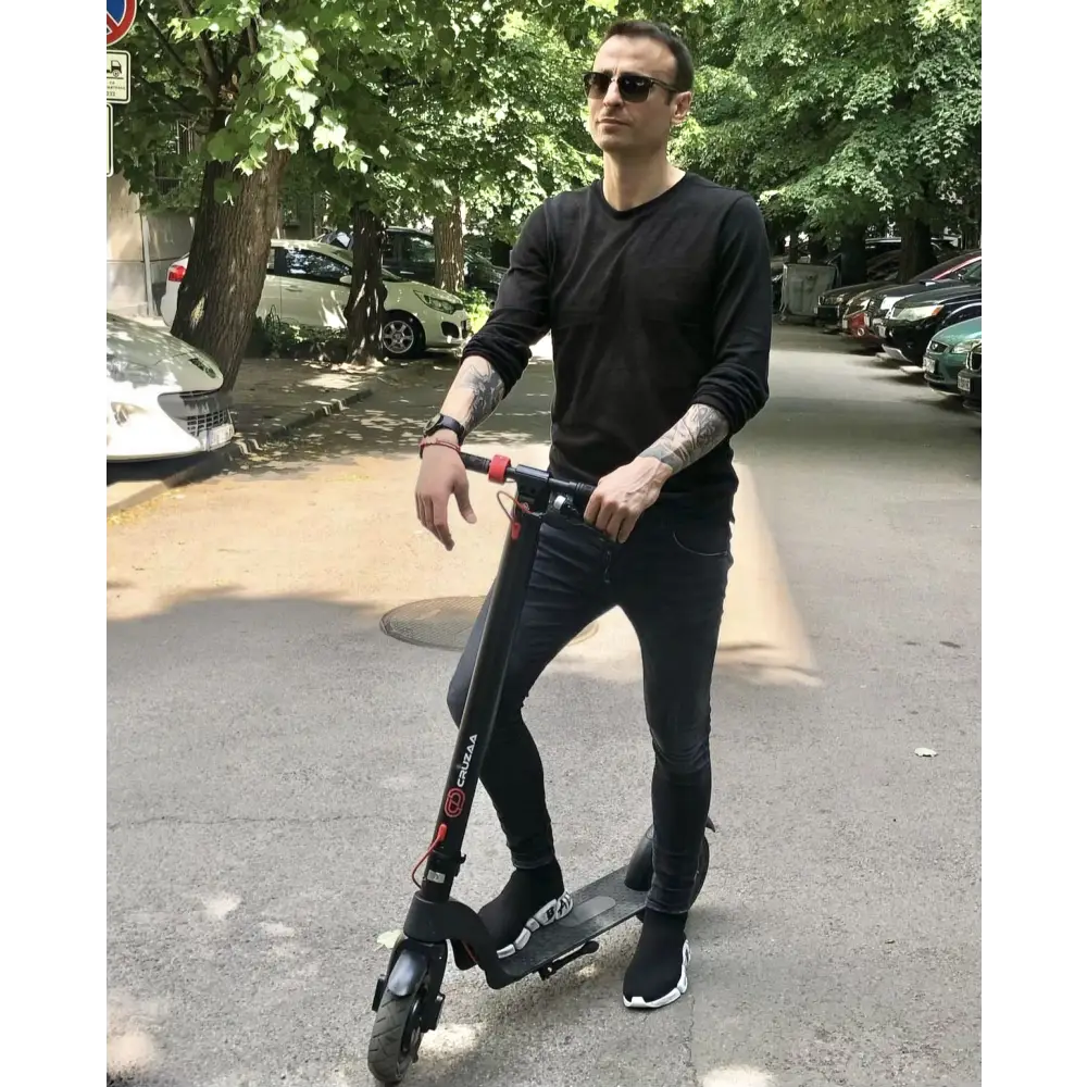 The official cruzaa commuta e-scooter 45km range - 25kmh