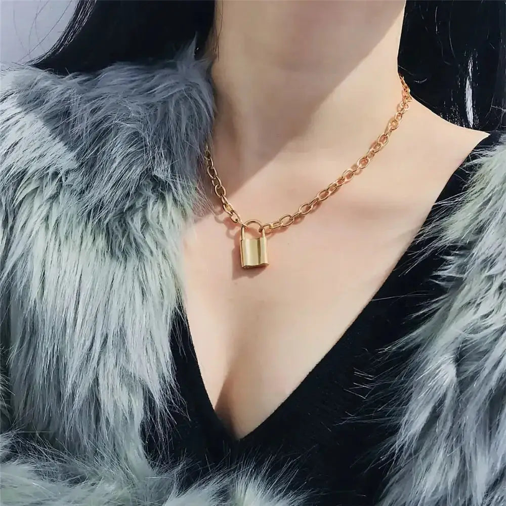 Vintage lover's lock pendant choker necklace steampunk clavicle golden Nexellus